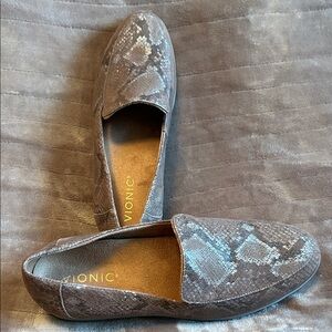 Vionic Women's Brown Snake Pattern Loafers, Size 8.5